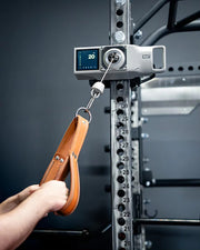 ブラックカラーのBEYOND POWER VOLTRA スライド式ラックマウントにVOLTRA本体を装着した使用シーン