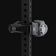 ブラックカラーのBEYOND POWER VOLTRA ローテーターアドオンをラック側面へ固定した使用状態の前方ビュー